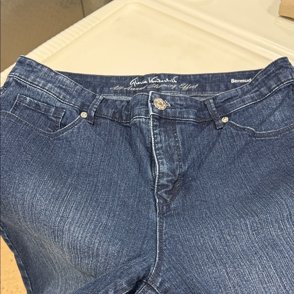 Bermuda Shorts - Picture 3 of 6